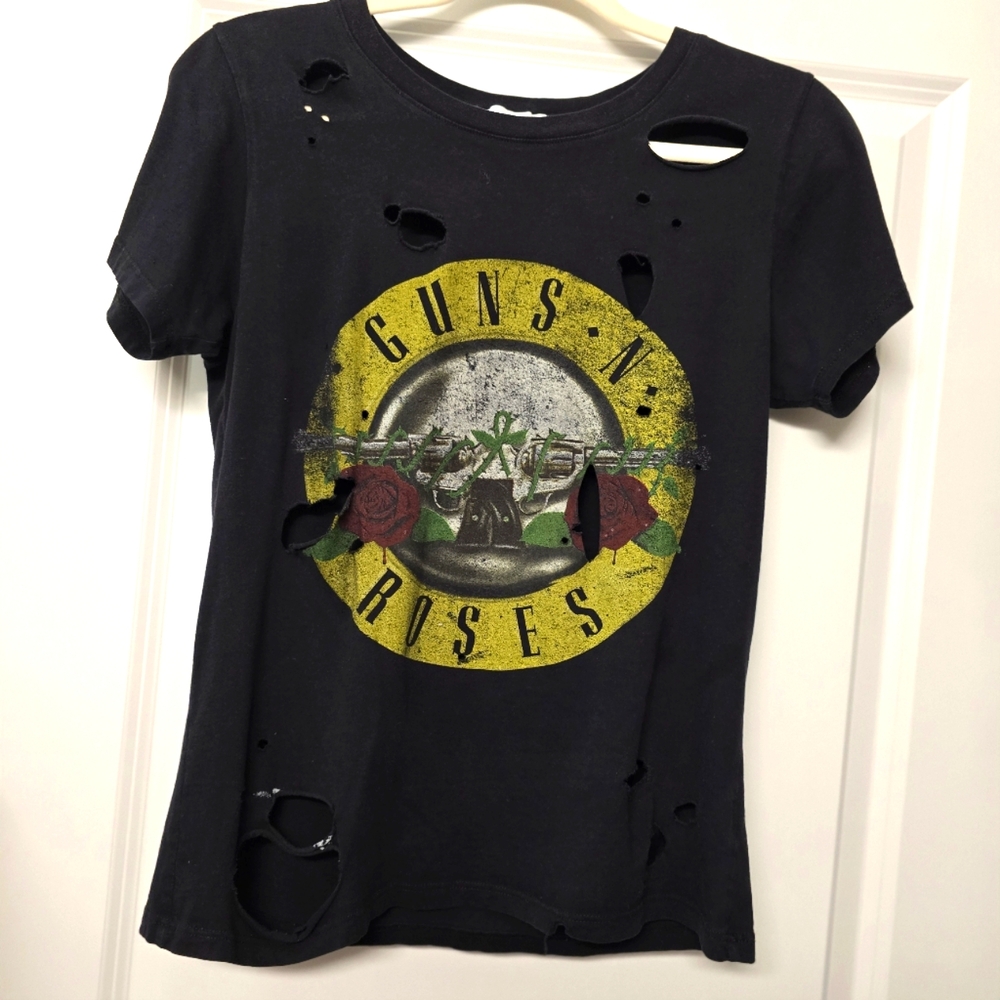 Daydreamer Guns & Rose's Distressed Tee